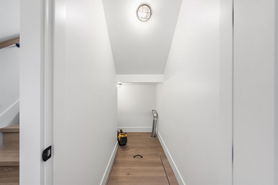 1 878 E 37 Avenue Vancouver, BC - 20