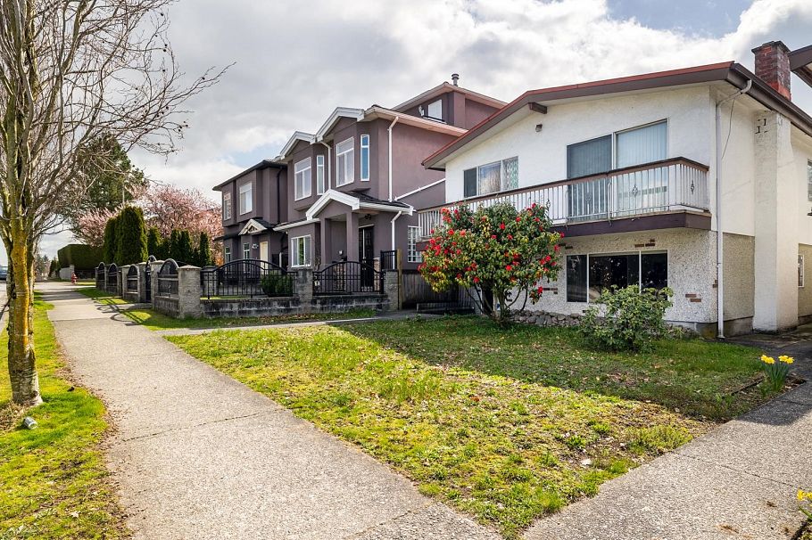 2270 E 54th Avenue Vancouver, BC - 31