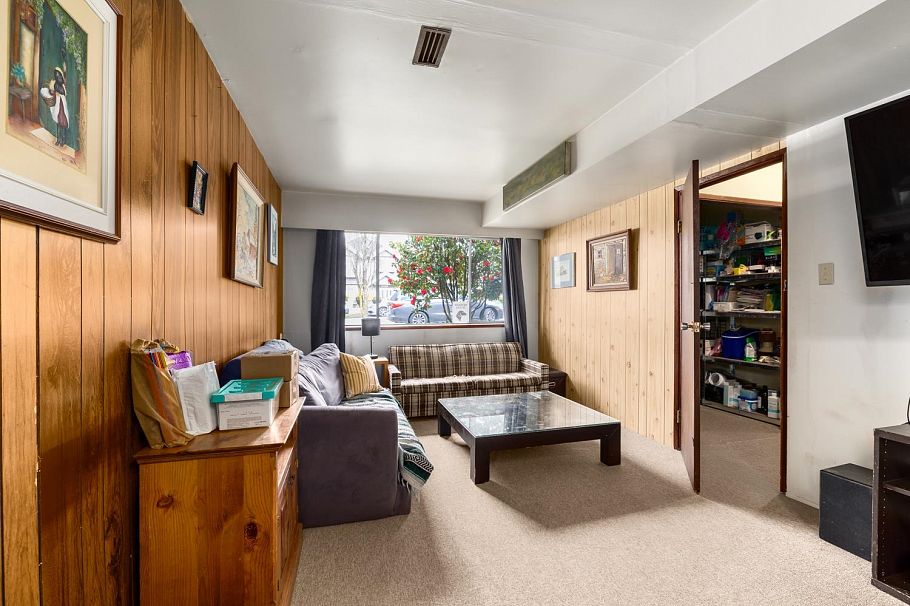 2270 E 54th Avenue Vancouver, BC - 21