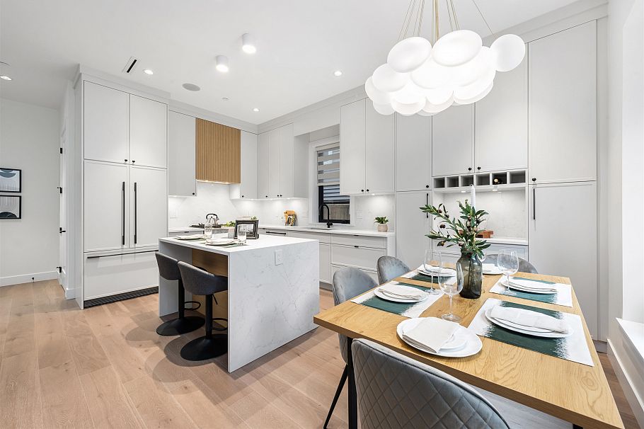 1 878 E 37 Avenue Vancouver, BC - 4