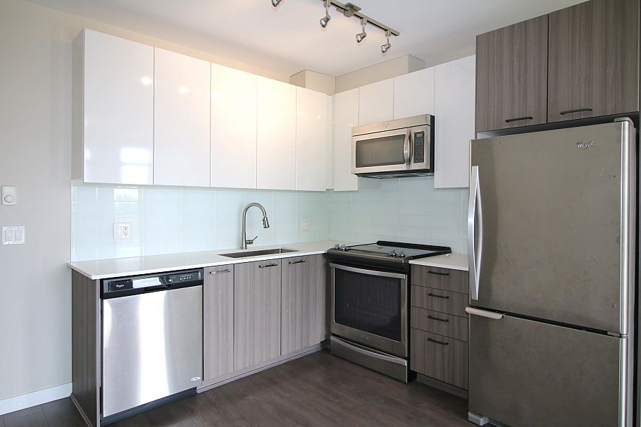 306 6555 Victoria Drive Vancouver, BC - 2