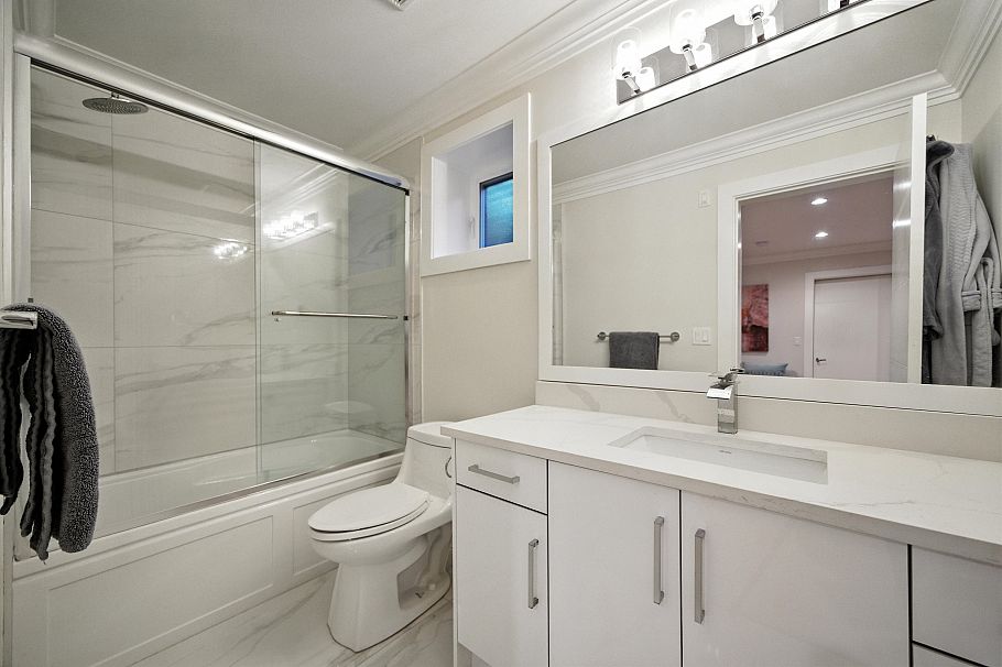 870 Browning Place North Vancouver, BC - 38