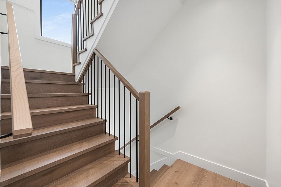 1 878 E 37 Avenue Vancouver, BC - 21