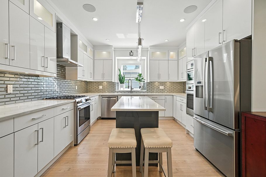 870 Browning Place North Vancouver, BC - 10