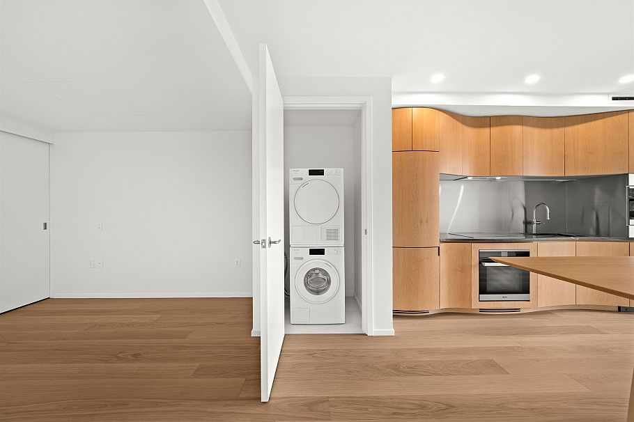 601 1568 Alberni Street Vancouver, BC - 3