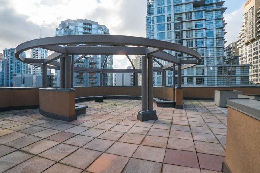 710 1189 Howe Street Vancouver, BC - 9