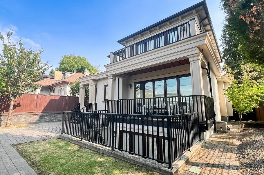 2071 W 36th Avenue Vancouver, BC - 24