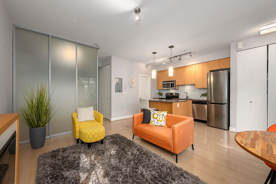 115 735 W 15th Street North Vancouver, BC - 14