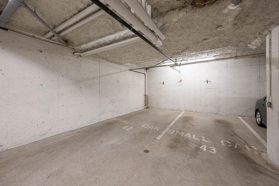 115 735 W 15th Street North Vancouver, BC - 27