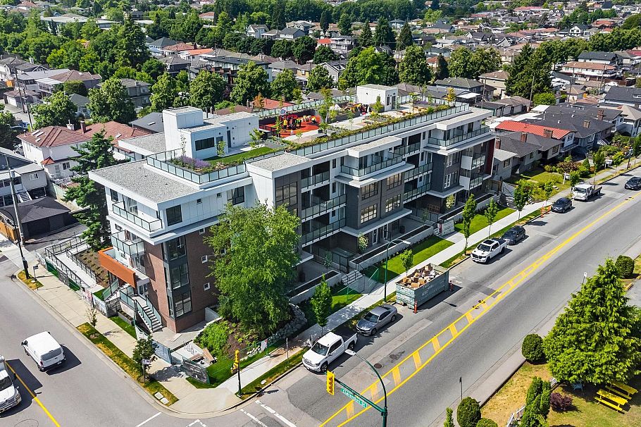 2392 E 33rd Avenue Vancouver, BC - 5