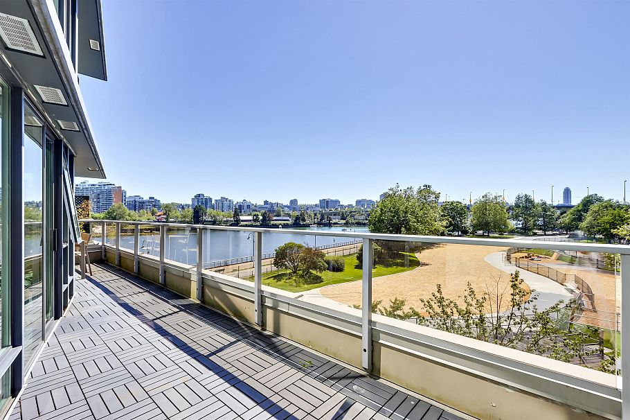 303 8 Smithe Mews Vancouver, BC - 11