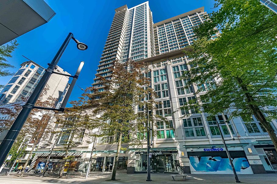 1311 610 Granville Street Vancouver, BC - 4