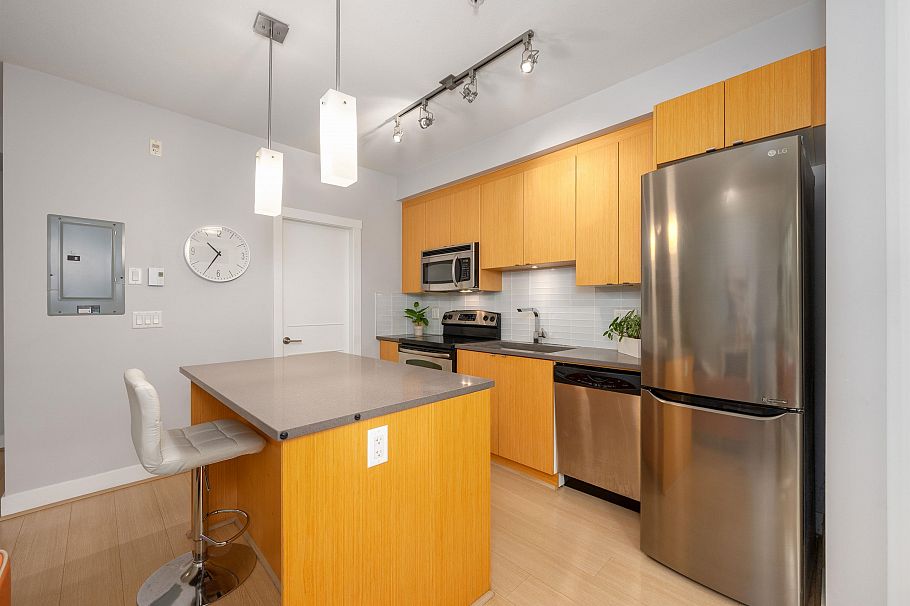 115 735 W 15th Street North Vancouver, BC - 10