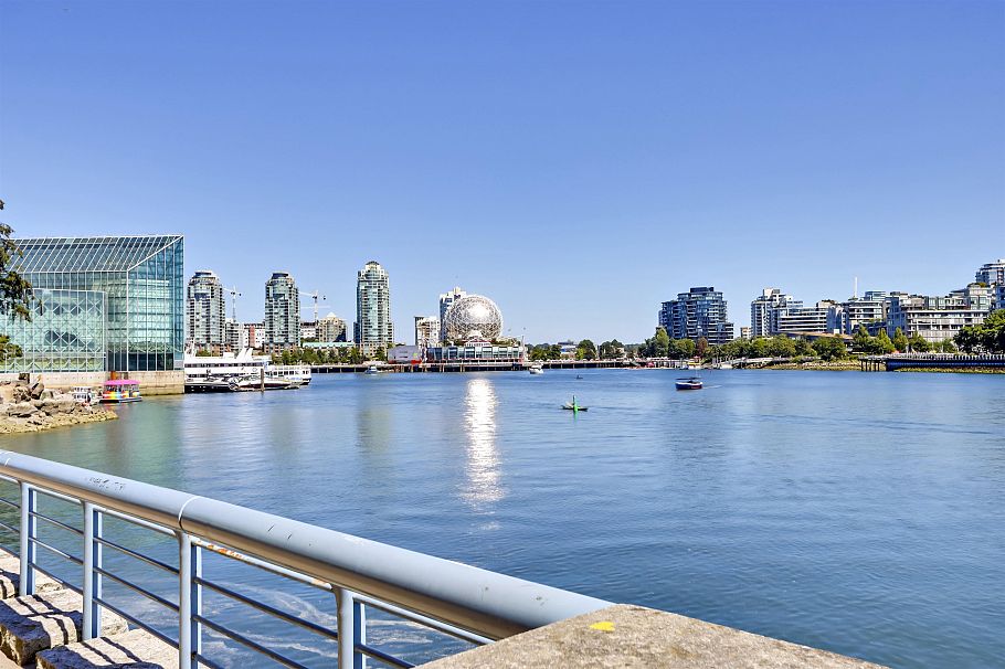 303 8 Smithe Mews Vancouver, BC - 27