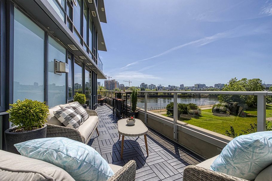 303 8 Smithe Mews Vancouver, BC - 12