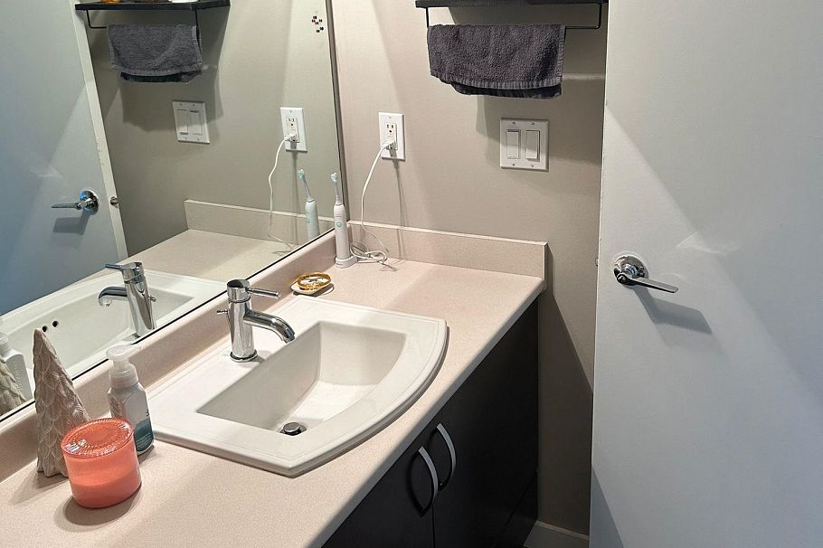 207 5605 Hampton Place Vancouver, BC - 5