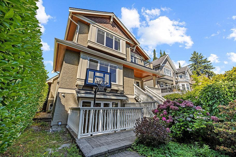 4042 W 34th Avenue Vancouver, BC - 39
