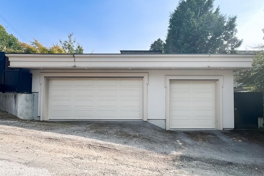 2071 W 36th Avenue Vancouver, BC - 25