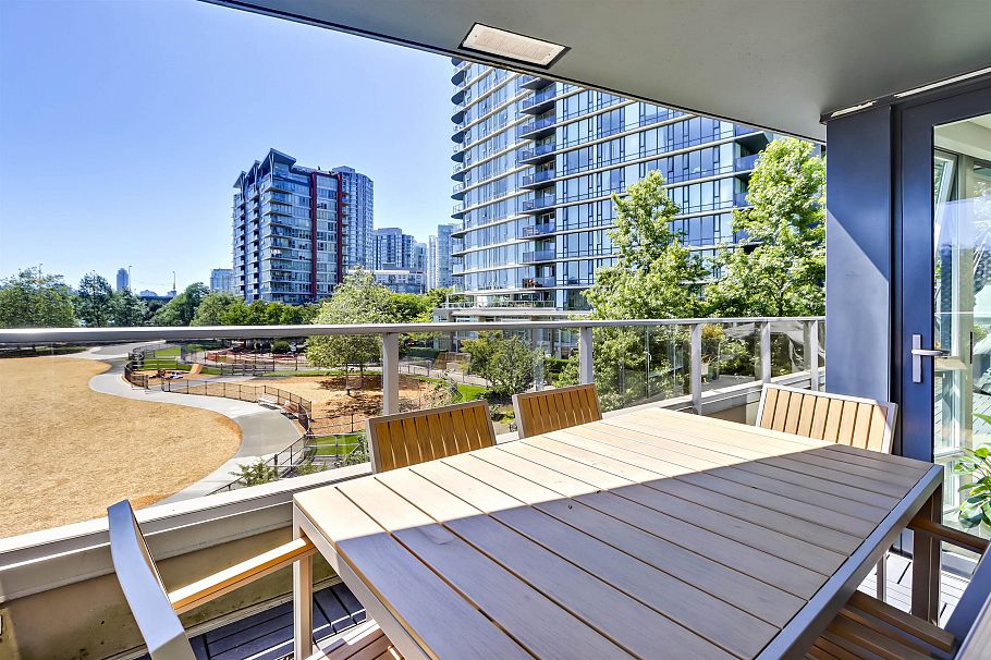 303 8 Smithe Mews Vancouver, BC - 10