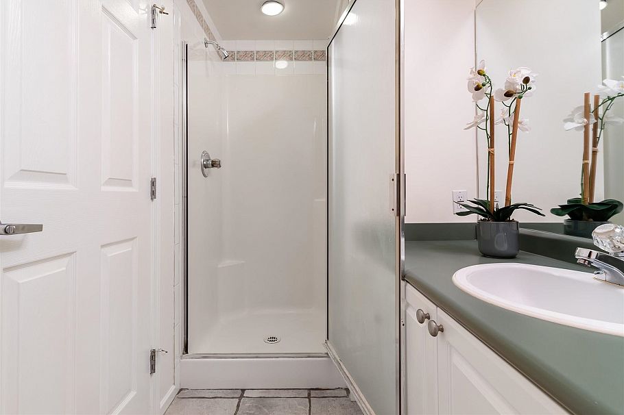 PH12 223 Mountain Highway North Vancouver, BC - 25