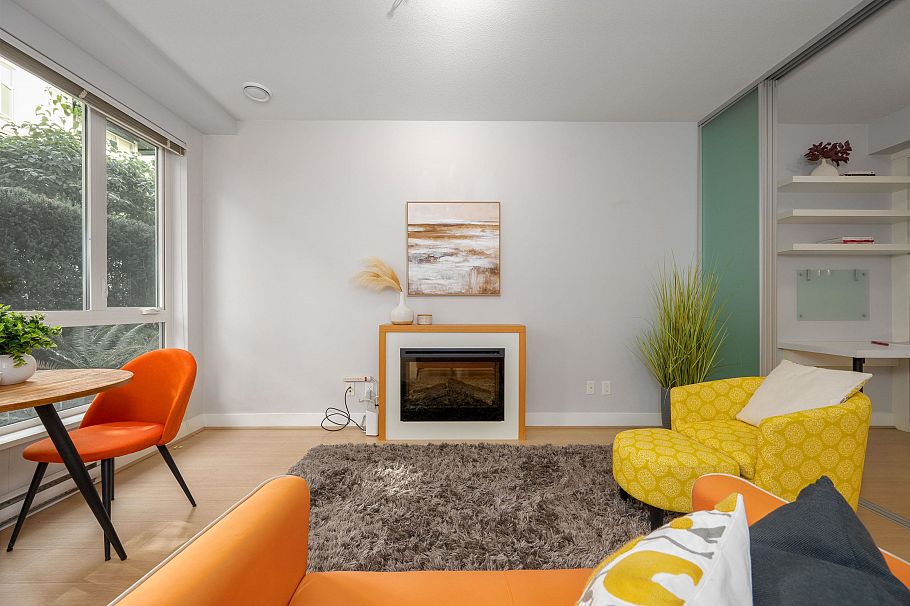 115 735 W 15th Street North Vancouver, BC - 4