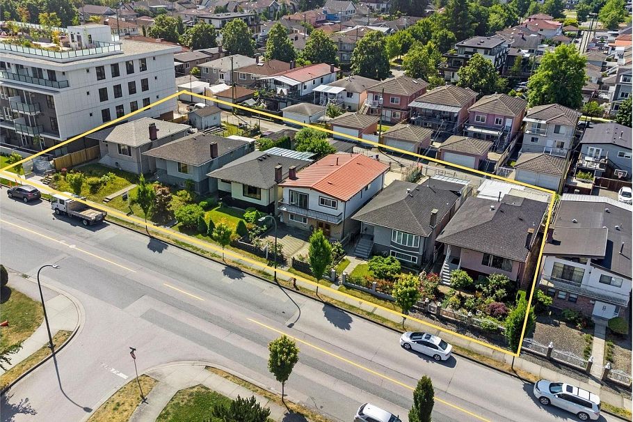 2392 E 33rd Avenue Vancouver, BC - 7