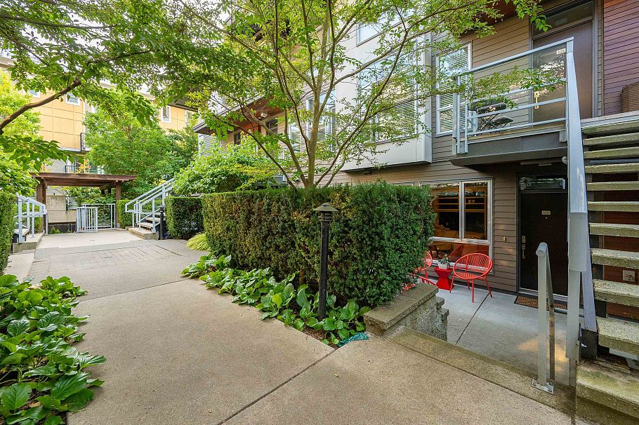 115 735 W 15th Street North Vancouver, BC - 21