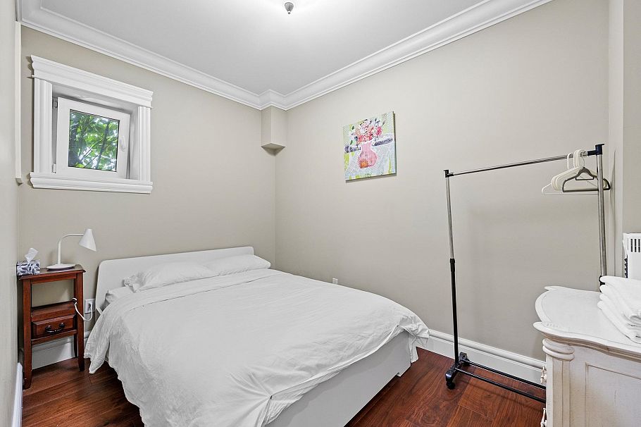 4042 W 34th Avenue Vancouver, BC - 34