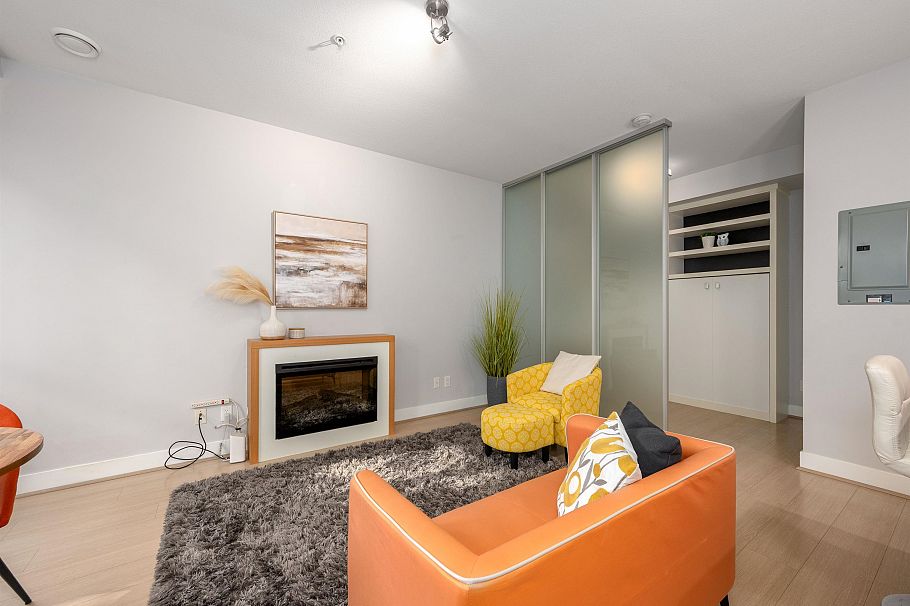 115 735 W 15th Street North Vancouver, BC - 15