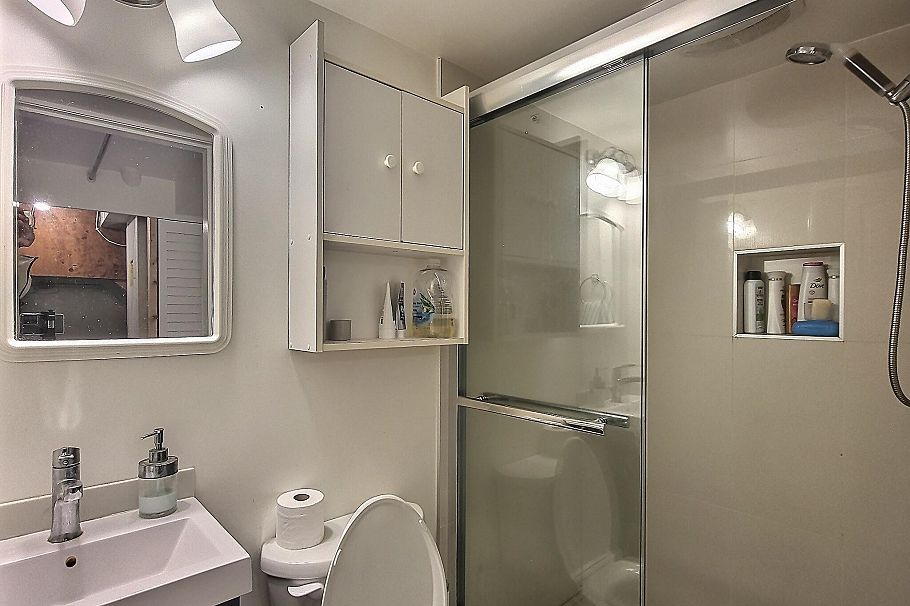 6878 Arlington Street Vancouver, BC - 14