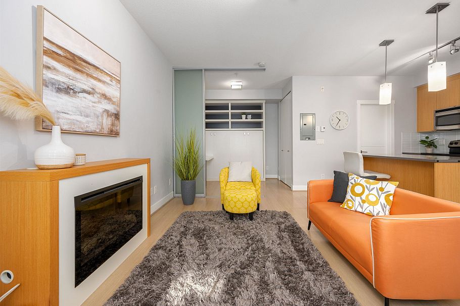 115 735 W 15th Street North Vancouver, BC - 5