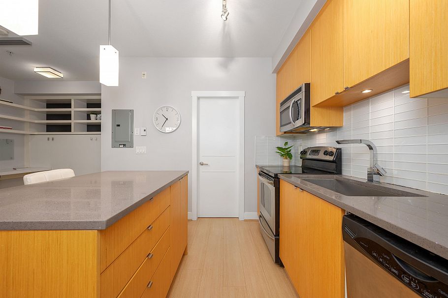 115 735 W 15th Street North Vancouver, BC - 11