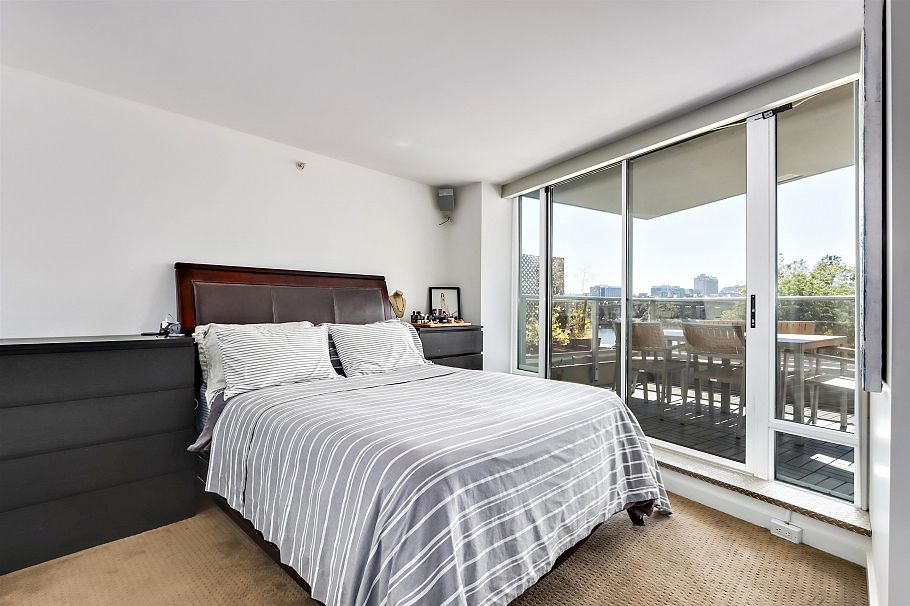 303 8 Smithe Mews Vancouver, BC - 13