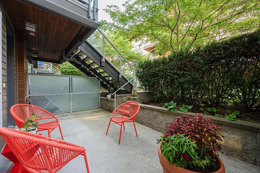 115 735 W 15th Street North Vancouver, BC - 20