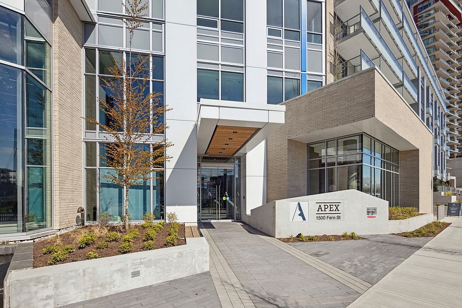 805 1500 Fern Street North Vancouver, BC - 2