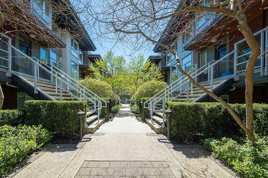 115 735 W 15th Street North Vancouver, BC - 22