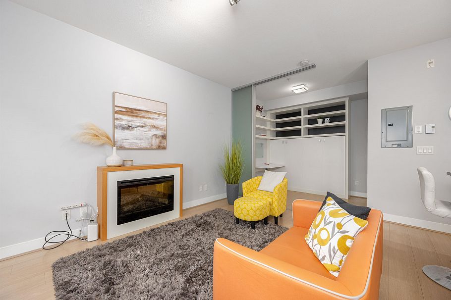 115 735 W 15th Street North Vancouver, BC - 3