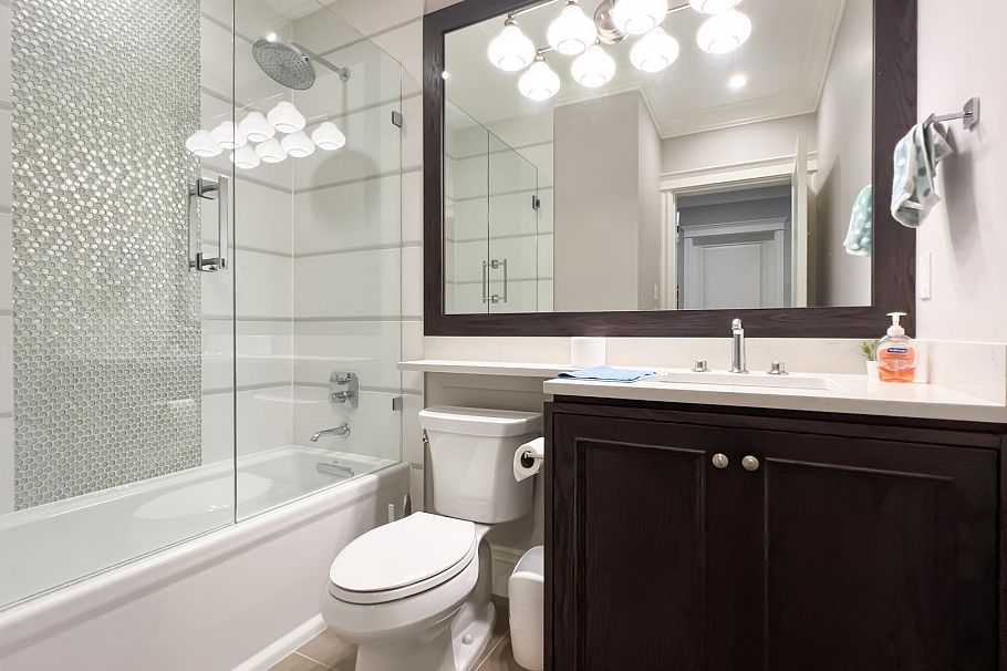 2071 W 36th Avenue Vancouver, BC - 19