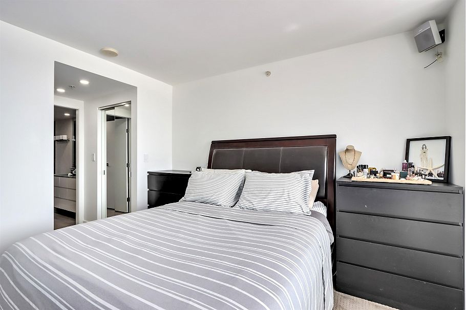 303 8 Smithe Mews Vancouver, BC - 14