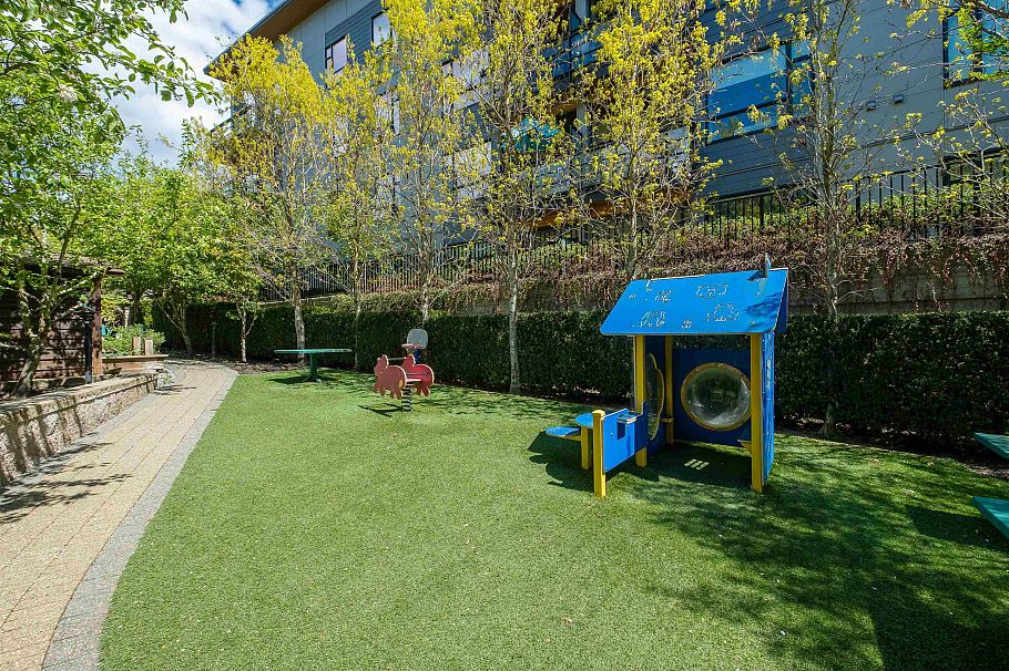 115 735 W 15th Street North Vancouver, BC - 24