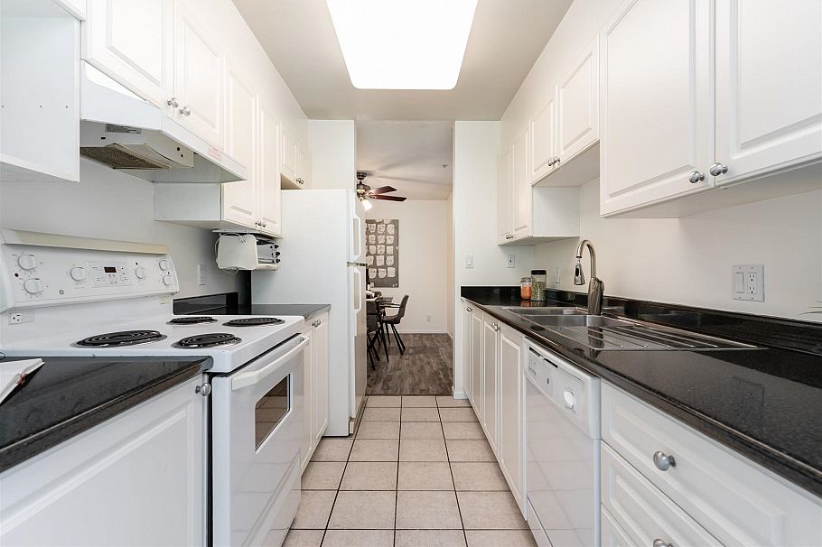 PH12 223 Mountain Highway North Vancouver, BC - 14