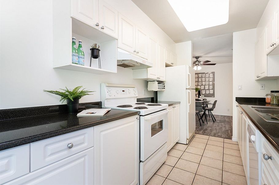 PH12 223 Mountain Highway North Vancouver, BC - 15