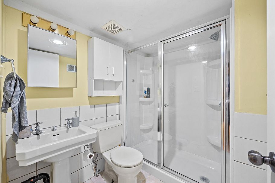 3579 W 18th Avenue Vancouver, BC - 27