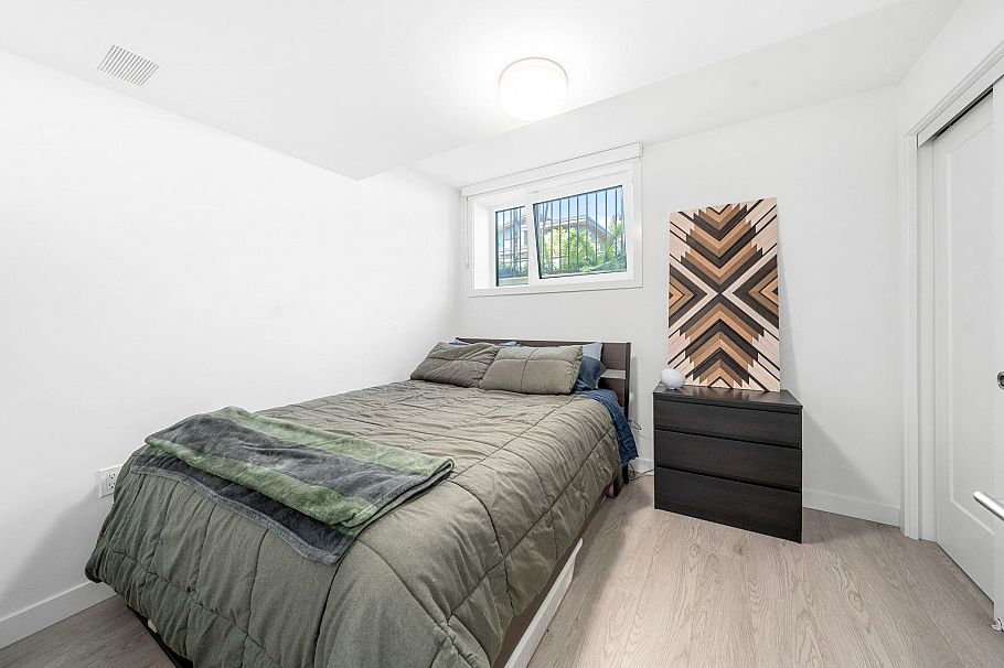 35 720 E 3rd Street North Vancouver, BC - 35