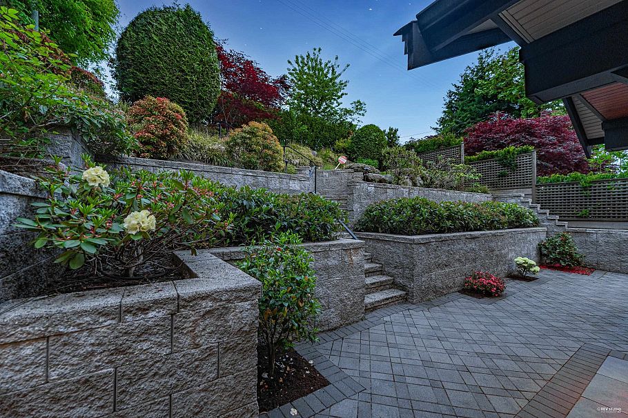 4061 St. Pauls Avenue North Vancouver, BC - 39