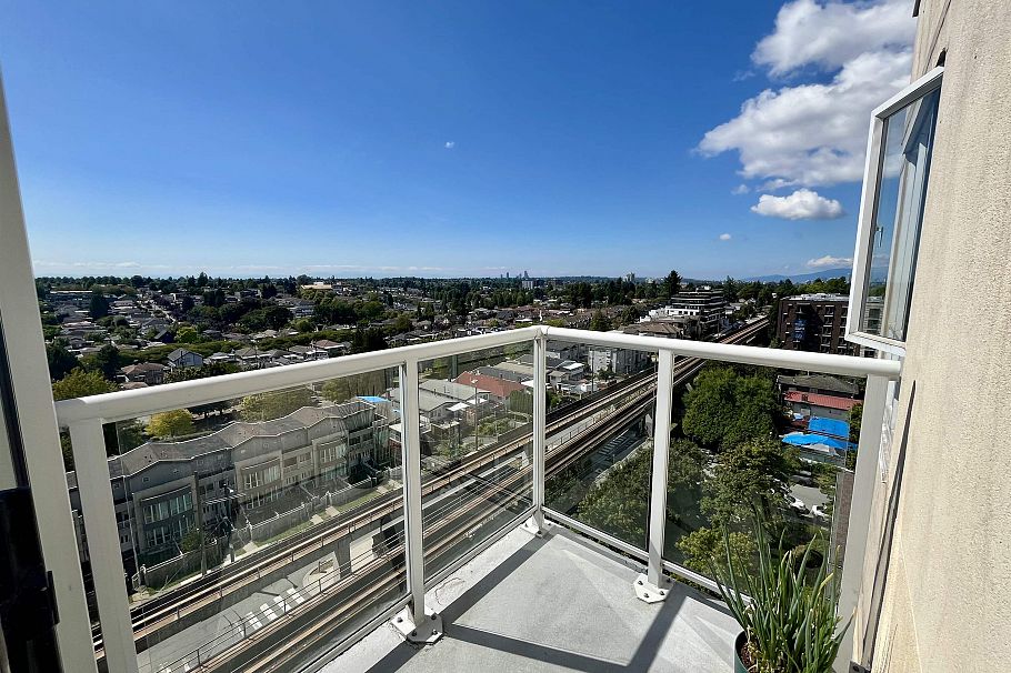 1204 3455 Ascot Place Vancouver, BC - 3