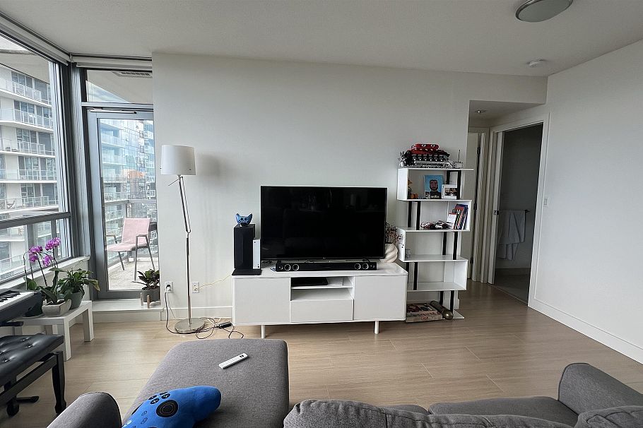 2702 1308 Hornby Street Vancouver, BC - 3