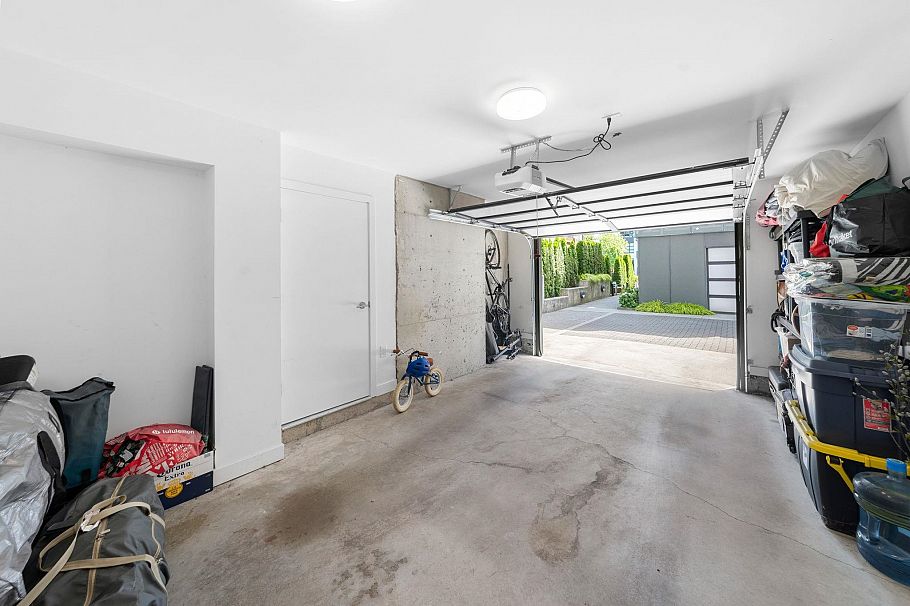 35 720 E 3rd Street North Vancouver, BC - 30