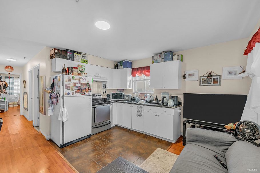 180 E 62nd Avenue Vancouver, BC - 9