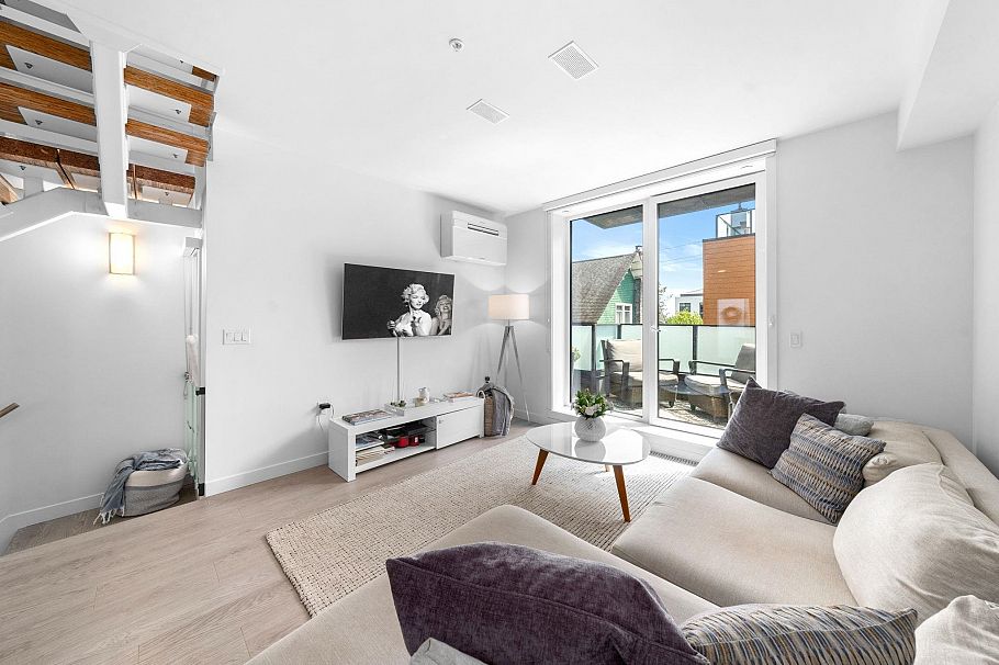 35 720 E 3rd Street North Vancouver, BC - 12